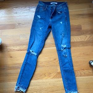 Hidden ripped skinny jeans